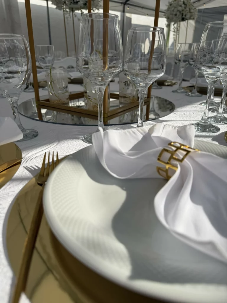 Location matériel de réception Île-de-France – tables, chaises et décoration NK Location